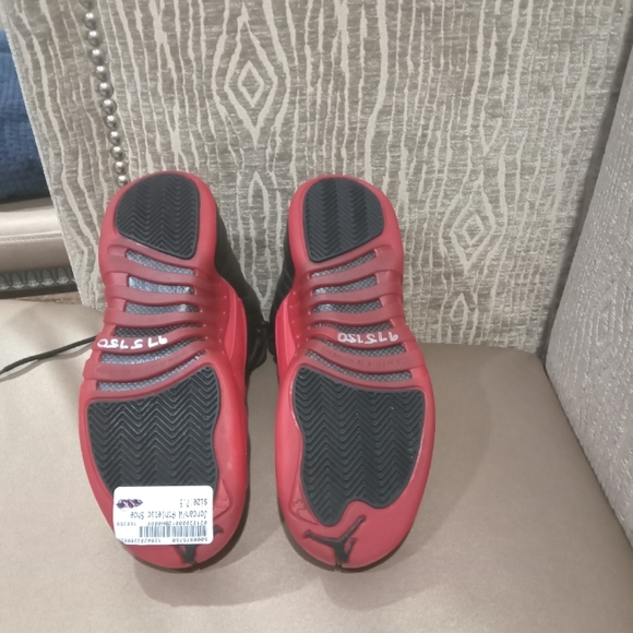 Air Jordan 12 Retro Bred (Flu Game) Athletic shoes/Sneakers - Picture 2 of 14